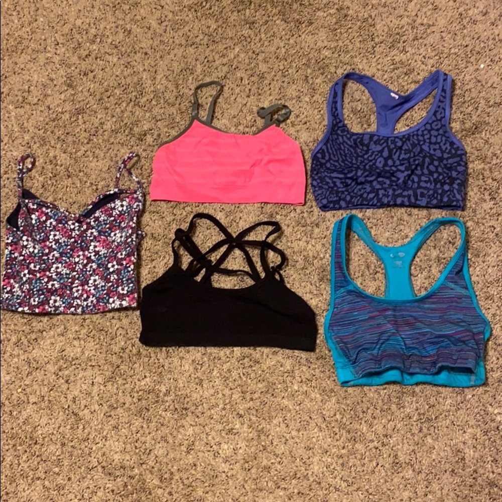 Women’s sports bras/ bralettes
